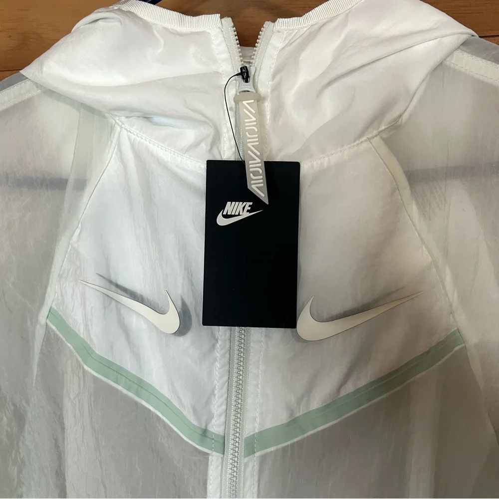 Nike women running division water/wind repel jacket, white/green - Picture 2 of 11